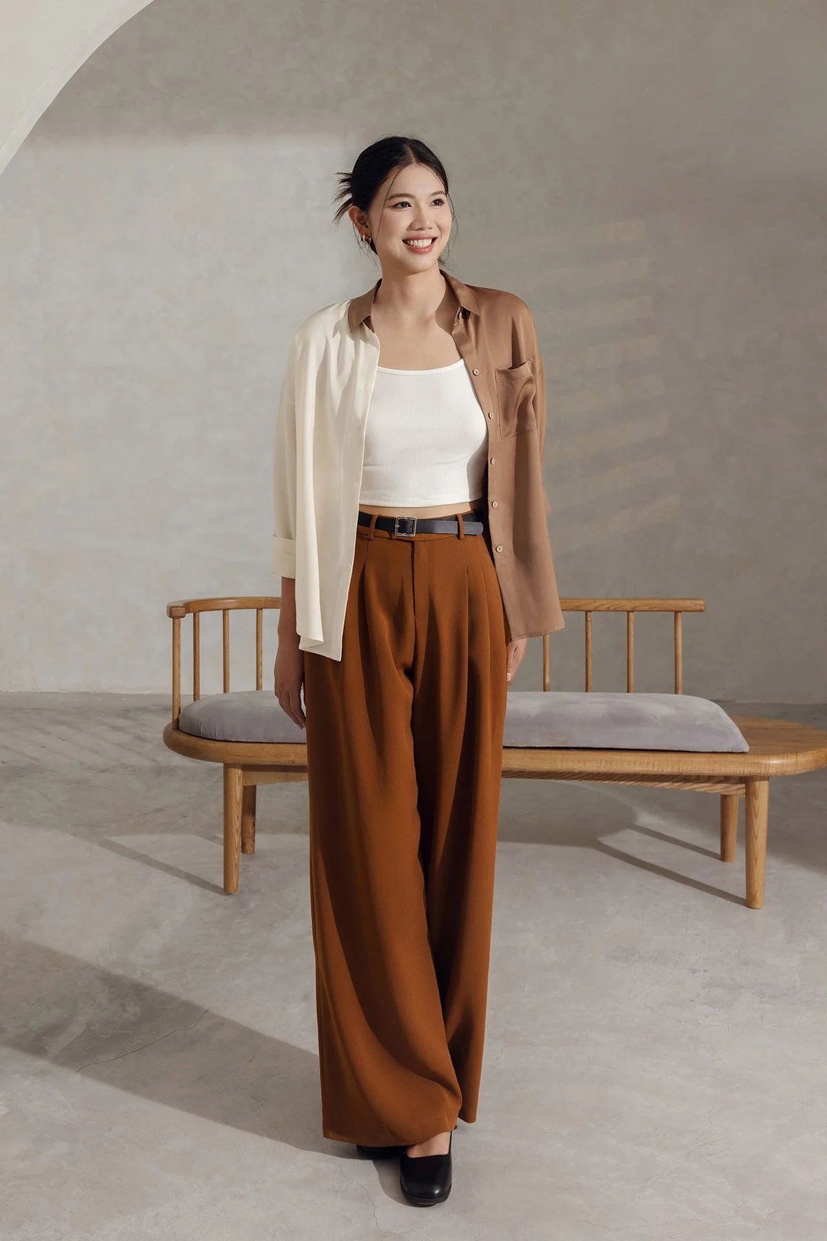 25+ Cách Phối Đồ Với Quần Ống Rộng Sành Điệu Hack Dáng 1 Cách phối đồ với quần ống rộng đi chơi