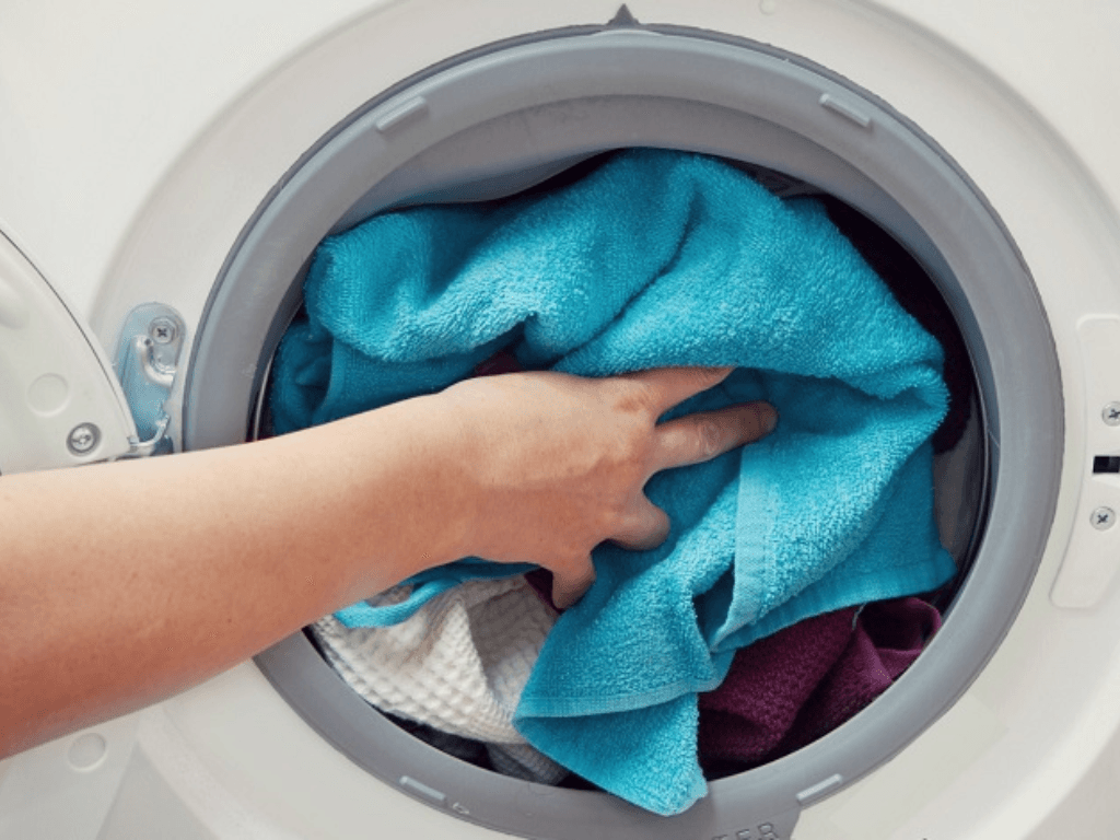 Hướng Dẫn Cách Giặt Đồ Bằng Máy Giặt Thơm Lâu, Bền Màu 7 vệ sinh lồng giặt định kỳ