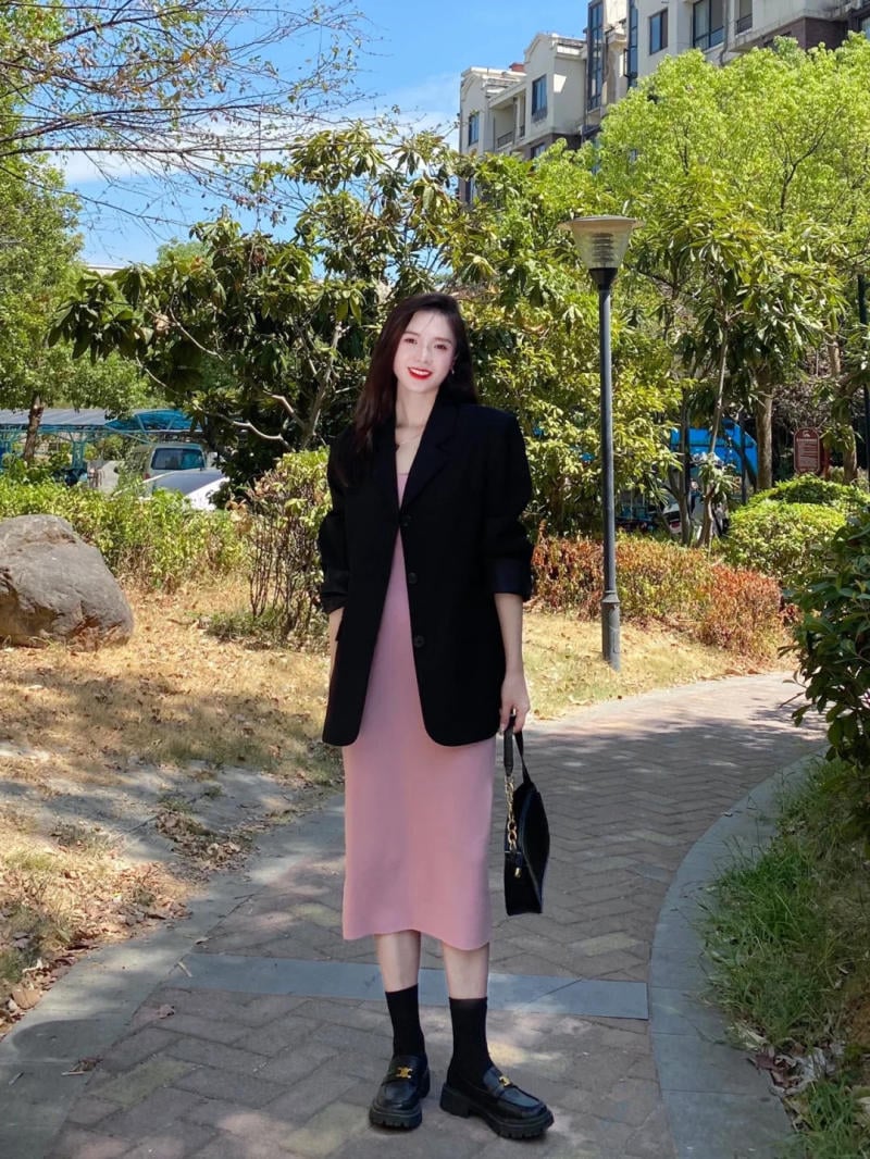 Váy len body dài mang giày gì