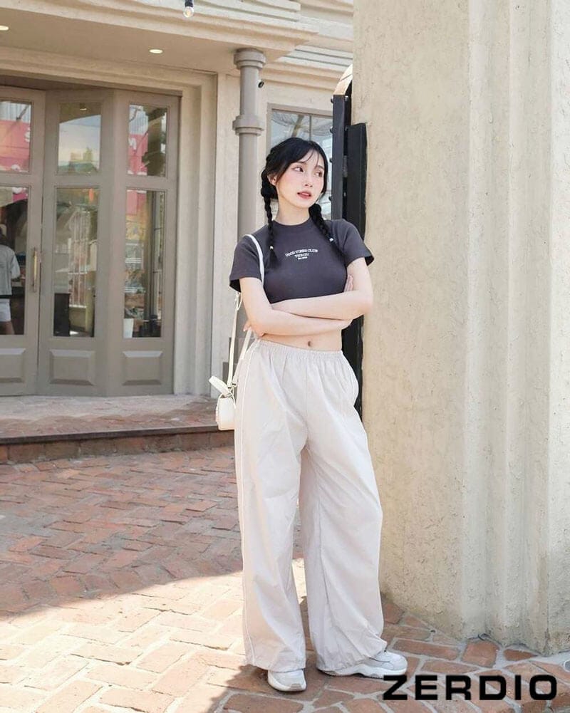 Quần trắng mặc áo gì? 15+ cách phối đồ thời thượng 8 quần trắng mặc áo gì