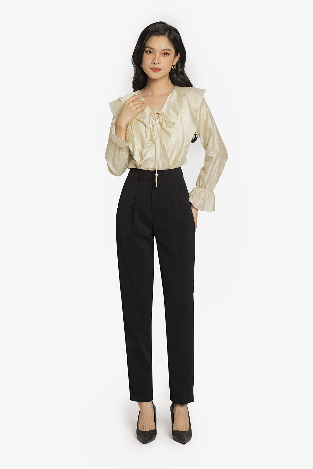 20+ Cách Phối Đồ Với Quần Âu Nữ Thanh Lịch & Hack Dáng 9 Quần âu nữ phối với giày cao gót